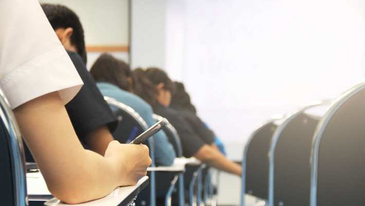 МОН планирует отменить сдачу итоговых экзаменов в школах