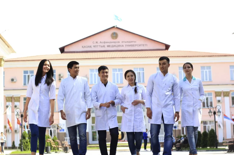 Популярные медицинские специальности в Казахстане