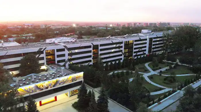 Кампус Университета Нархоз