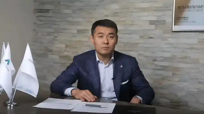 Олжас Тохтаров. Кадр из видео