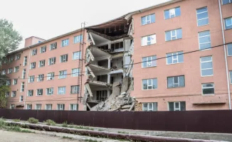Студенческое общежитие в Атырау: крыша упала, кто виноват?