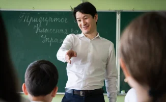 Современный учитель: роль, задачи и отказ от школьной формы в международной практике