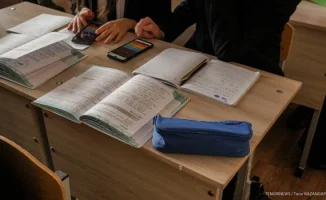 Учебники в Казахстане изменят по жалобам граждан, сообщает министр.