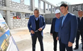 Аким Алматы требует от строителей школы строгого соблюдения сроков и качества работ