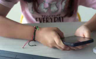 Мошенники под видом учителей звонят школьникам в Казахстане