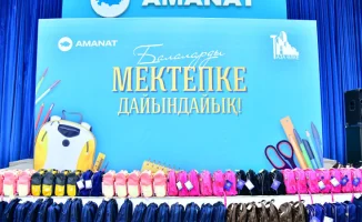 Партия Amanat: благотворительная акция 'Соберем ребенка в школу!'