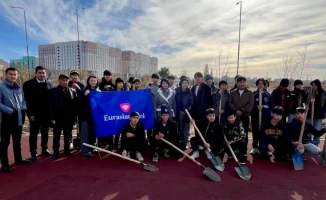 В Астане высажены редкие яблони Недзвецкого: забота о природе и экологии города