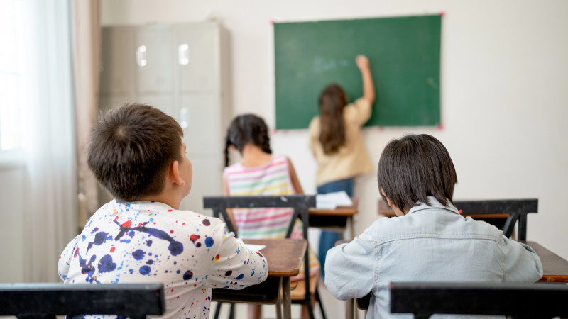 Tesla Education в Казахстане: скандал с закрытием классов вызывает международное внимание