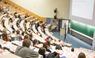 Казахстан стремится утроить число иностранных студентов на форуме академических знаний