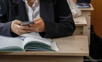 Не отбираем, а обучаем: вице-министр о смартфонах в школьной жизни