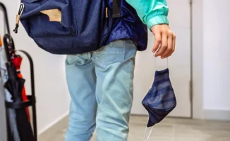 В школах Астаны ввели масочный режим и частично перешли на удалённое обучение