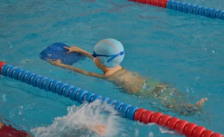 Казахстанские школьники: в плавании за знаниями и здоровьем на уроках физкультуры