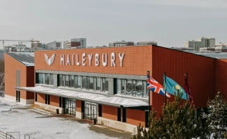 Школы как маяки: ведем подростков через океан искусственного интеллекта