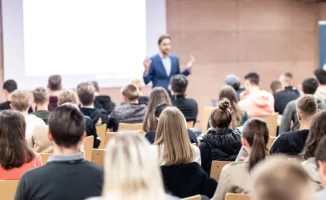 В Казахстане предложили маркировку контента для борьбы с недобросовестными курсами блогеров