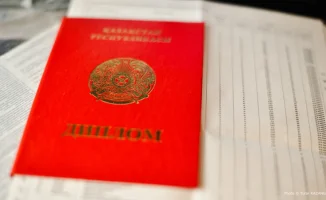 Ключ к международным дверям: Казахстанцам упростят признание дипломов за границей