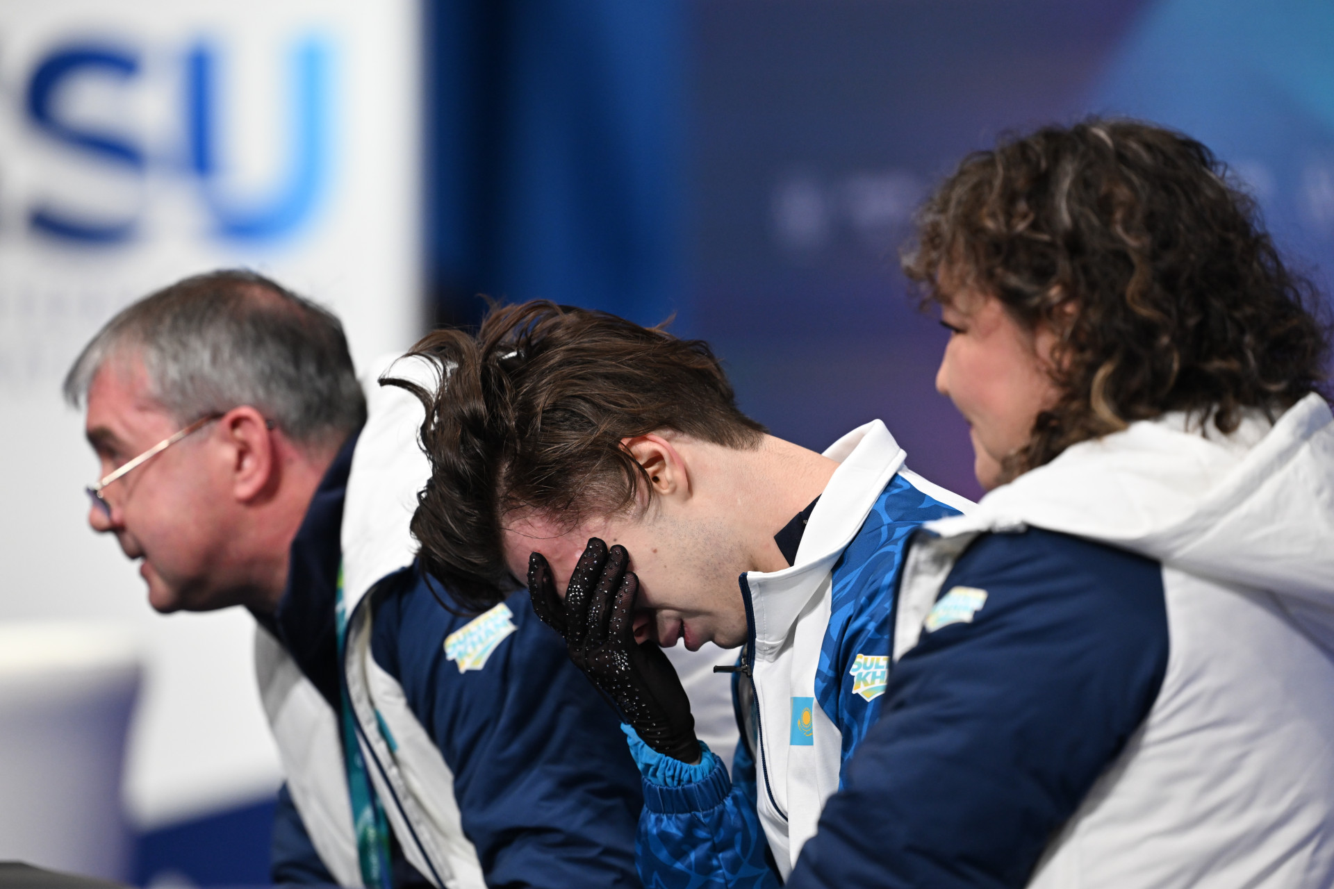 Михаил Шайдоров с тренерами после выступления на Олимпиаде в Милане. Фото НОК Казахстана