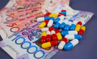 Отказ от 'бесплатного' в Конституции: что это значит для образования и медицины в стране?