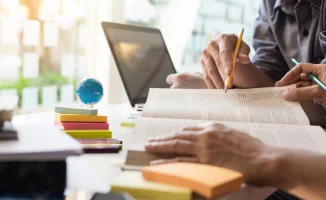 Президент Казахстана обсудил пересмотр госгрантов для зарубежных вузов с научной общественностью